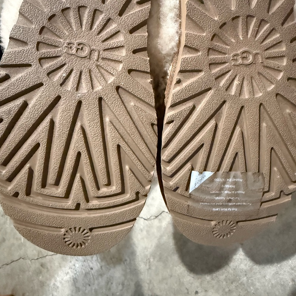UGG Cozy Slipper - image 4